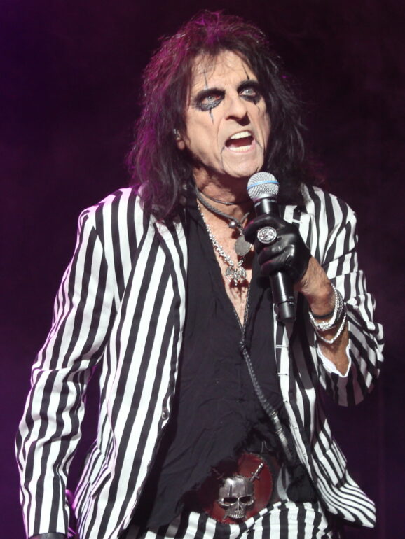 Alice Cooper: De onsterfelijke peetvader van de shock-rock