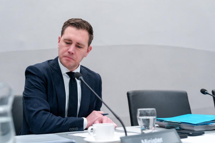 Minister Heinen wil beleggen makkelijker maken: “Straks kun je in heel Europa met één druk op de knop je rendement inleveren”