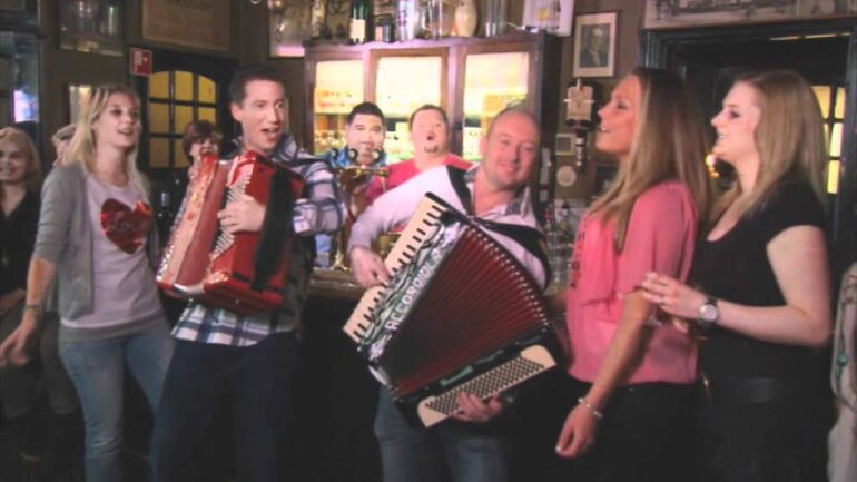 Frans Duijts & Django Wagner – In Ons Café (officiële videoclip)