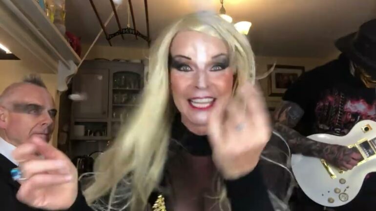 Toyah and Robert’s Sunday Lunch – Paranoid