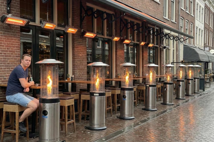 Gasvoorraden op historisch dieptepunt: kabinet verlaagt maximumtemperatuur horecaterrassen tot 31 graden