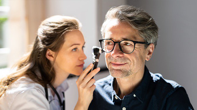 Erik (54) komt er bij audicien achter dat hij vooral slecht kan luisteren
