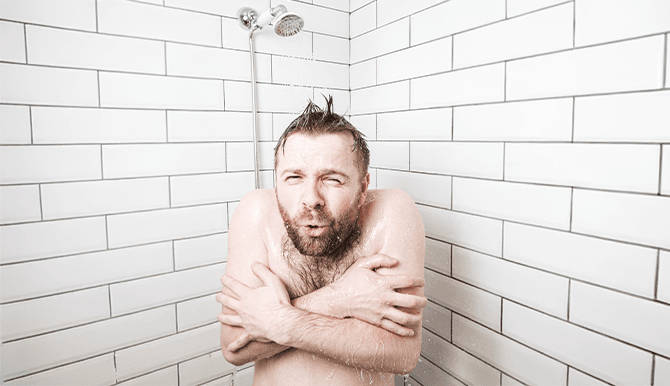 Man die al koud douchte voor gezondheid kan alternatief nu ook niet meer betalen