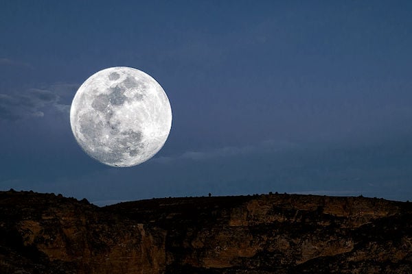 VS dreigt maan met bouw van permanente basis