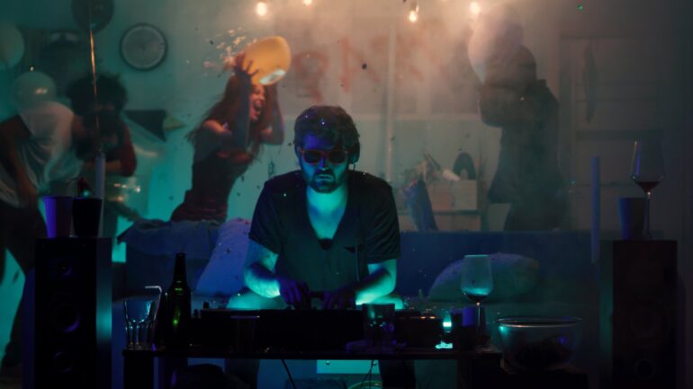 Sjenkie (25) bang dat door de situatie in het Midden-Oosten ook het pompen en gas geven in de club in gevaar komen