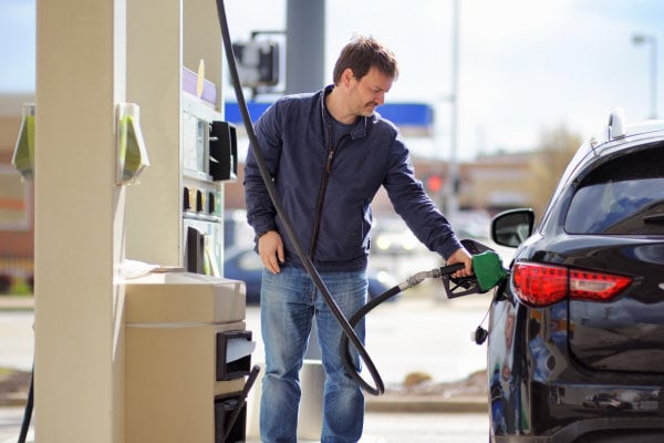 Steeds meer automobilisten durven bij de pomp te onderhandelen over de prijs