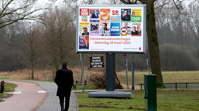Man weet nog niet op welke partijposter hij gaat kladden