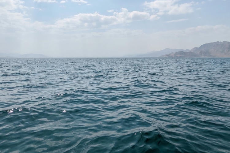 Olie voorlopig met duikboten door Straat van Hormuz