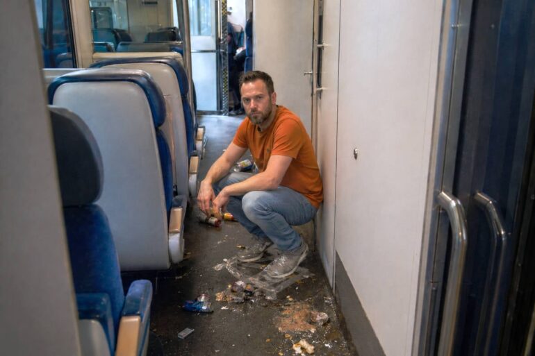 Vastgeplakte reiziger (34) pendelt al sinds Koningsdag noodgedwongen tussen Schiphol en Venlo