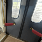 NS gaat zitbeugels treindeuren ook in 1e klas-variant aanbieden