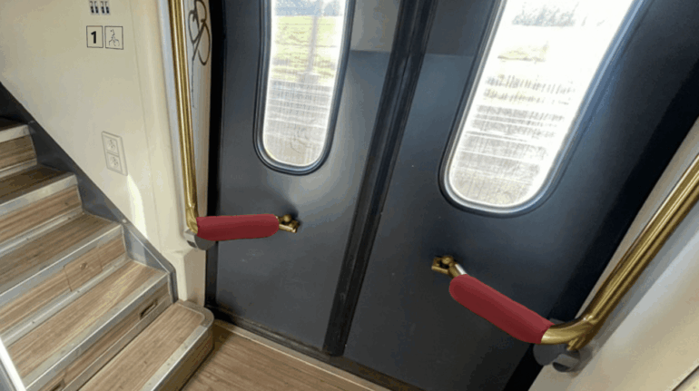 NS gaat zitbeugels treindeuren ook in 1e klas-variant aanbieden