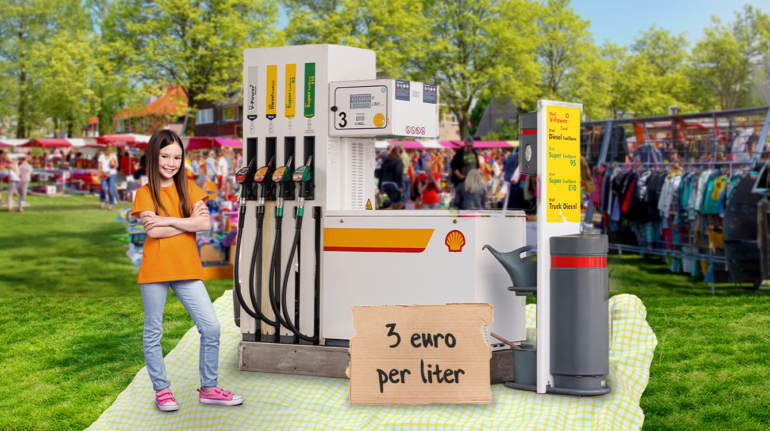 Tankstation op een kleedje dit jaar populair op Koningsdag om bij te verdienen