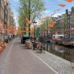 Amsterdam heeft strenger Koningsdagbeleid: geen glas, geen versterkte muziek en bij voorkeur ook geen mensen