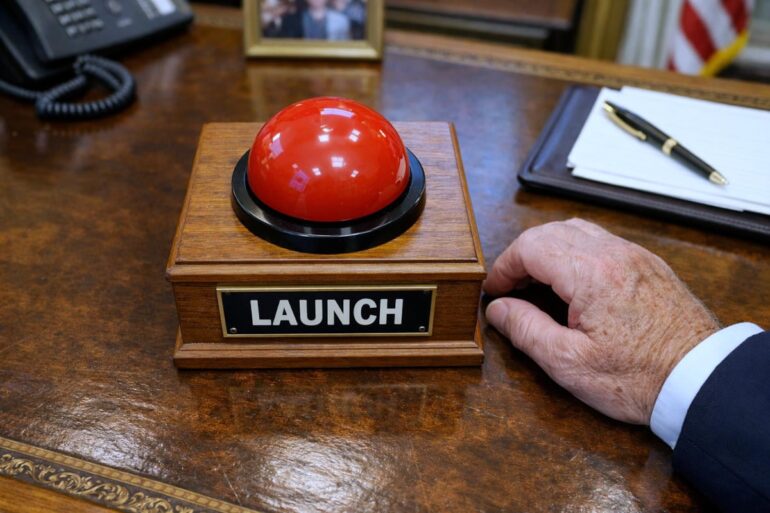 Pentagon vervangt nucleaire lanceerknop door identiek exemplaar dat enkel een luid ’toet’-geluid maakt