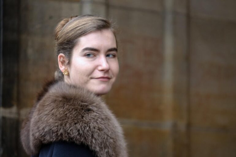 FVD-leider Lidewij de Vos in verwachting van blank kind