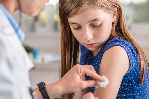 Luna (8) liet haar K3-tatoeage verwijderen: “Ze was er ineens klaar mee”