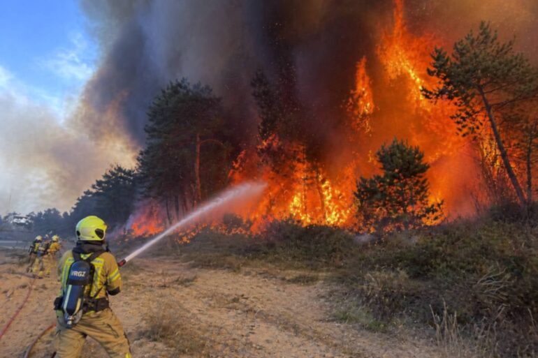 Onderzoeksraad voor Veiligheid: “Voorzichtig verband ontdekt tussen het afvuren van mortiergranaten in een gortdroog bos en vuur”