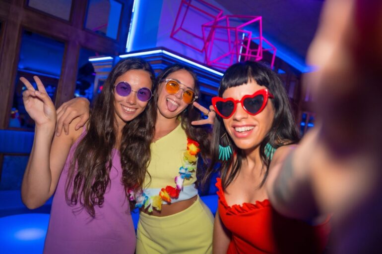 Vakantiegangers opgelucht: horeca in Iran weer open