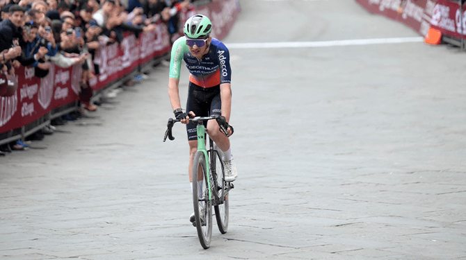 Franse media: ‘Paul Seixas perfecte combinatie van Merckx, Pogacar, Hinault en Jezus Christus’