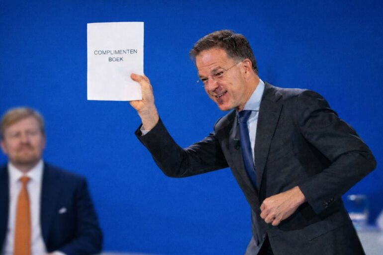 Rutte overhandigt koning lijst met complimenten voor bezoek aan Trump