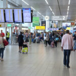 Consumentenvertrouwen daalt: Gemiddelde Nederlander gaat nog maar twee keer per jaar op vakantie