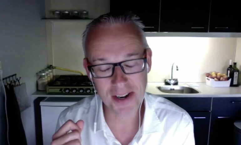 99 woorden: On our side