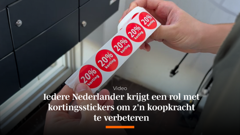 Video: Iedere Nederlander krijgt een rol met kortingsstickers om z’n koopkracht te verbeteren
