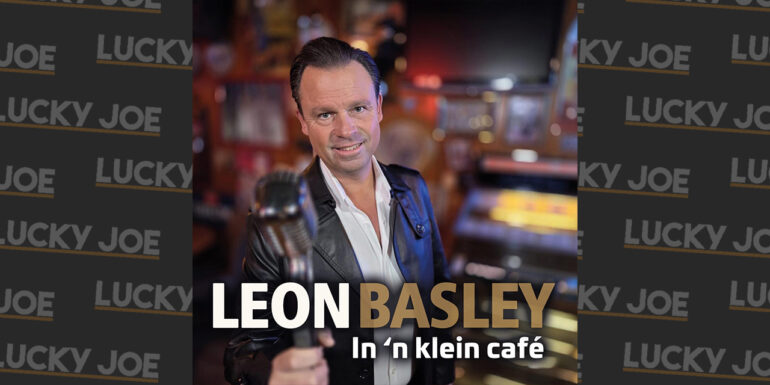 Leon Basley – Ik zit in een klein café