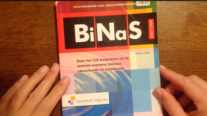 Yentl (35) heeft eindelijk de BINAS uitgelezen
