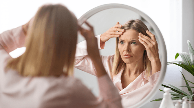 Elise (39) weigert aan botox te beginnen en houdt het gewoon op gezond eten naast microneedling, facetaping, retinol, collageenpoeder, gezichtsyoga, bindweefselmassages, LED-maskers en skin flooding