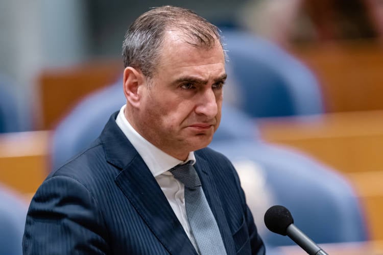 Markuszower neemt afstand van zichzelf, blijft wel lid van eigen fractie