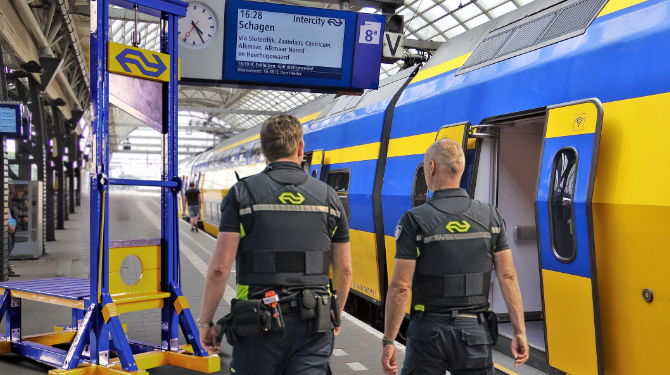 NS-personeel start proef met guillotine