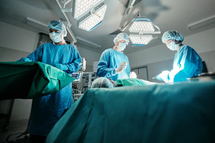 Eerste operatieve aurareiniging succesvol verlopen