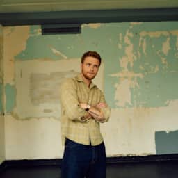 Alex Warren brengt in augustus tweede album uit