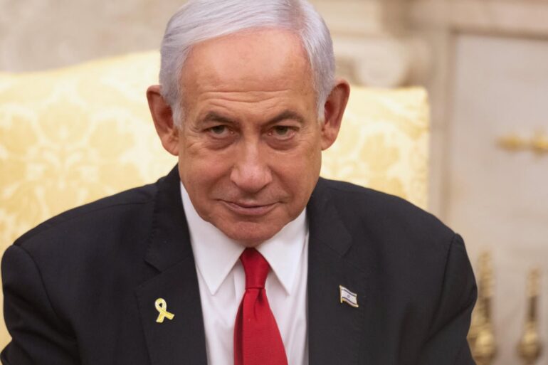 Netanyahu vindt wapenstilstand best lastig: “Stoppen met schieten is net zo moeilijk als stoppen met roken”