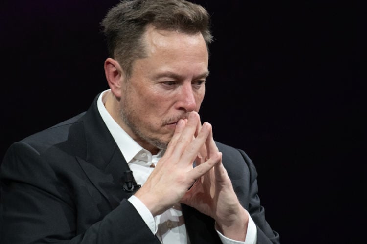 Elon Musk na twaalf dagen alweer biljonair af en gedwongen rond te komen van schamele 957 miljard