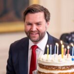JD Vance zenuwachtig voor verjaardag Trump: “Voelt alsof ik zelf ook een beetje jarig ben”