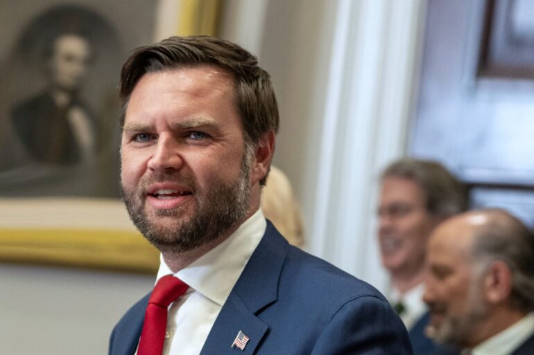 Vance stelt onderhandelingen met Iran uit vanwege WK-wedstrijd VS-Australië