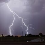 Recordaantal bliksemflitsen geteld boven Nederland, mogelijk verband met negatieve energie in samenleving