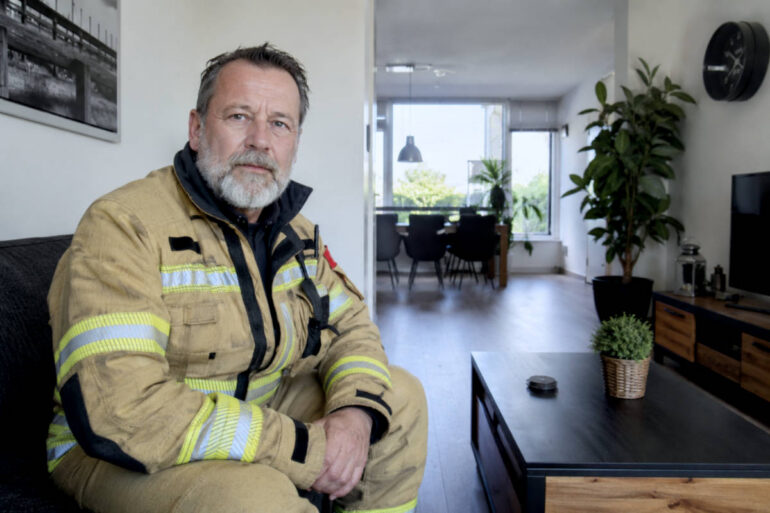 Hans (58) is rookmelder: “Je moet dag en nacht alert zijn”