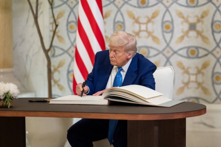 Slim: Trump schrapt woord ‘oorlog’ uit kladversie Iran-akkoord, zodat die ook niet verloren is