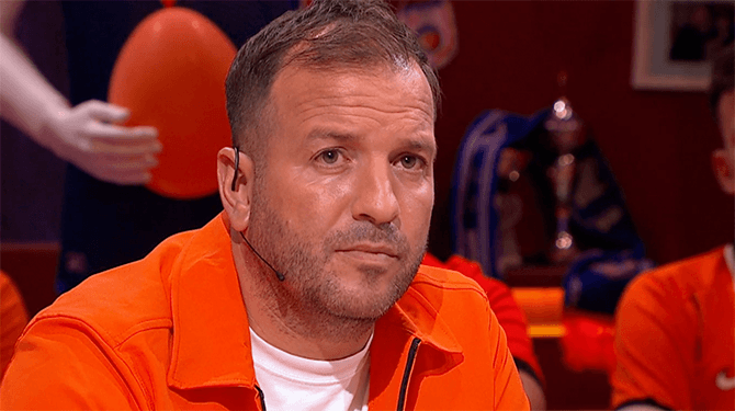 Van der Vaart onderbreekt analyse voor drinkpauze