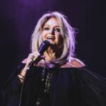 Beroemdheden rouwen om overlijden Bonnie Tyler: ‘Een waar icoon kwijtgeraakt’