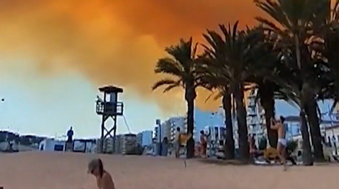 Vakantieganger legt om 7 uur ‘s ochtends vast z’n blusdeken over strandstoel