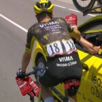 Superknecht haalt blusdekens voor de hele ploeg