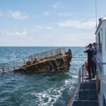 Deel Titanic boven water door laag waterpeil Atlantische Oceaan