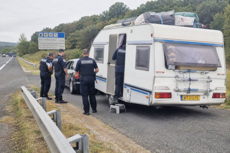 Franse douane onderschept caravan uit Apeldoorn met 80 kilo aardappelen: “Grootste vangst in jaren”