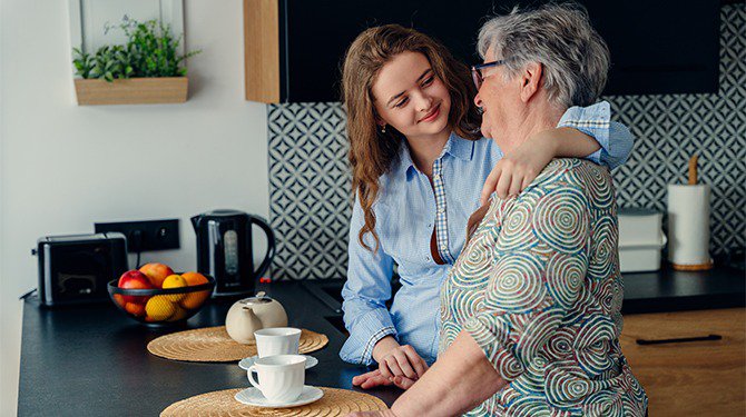 Jet (16) vraagt aan oma of ze nou eindelijk een vriendje heeft