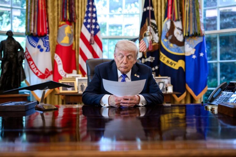 Trump heeft duidelijke boodschap voor WK-scheidsrechters: ‘You don’t have the cards’