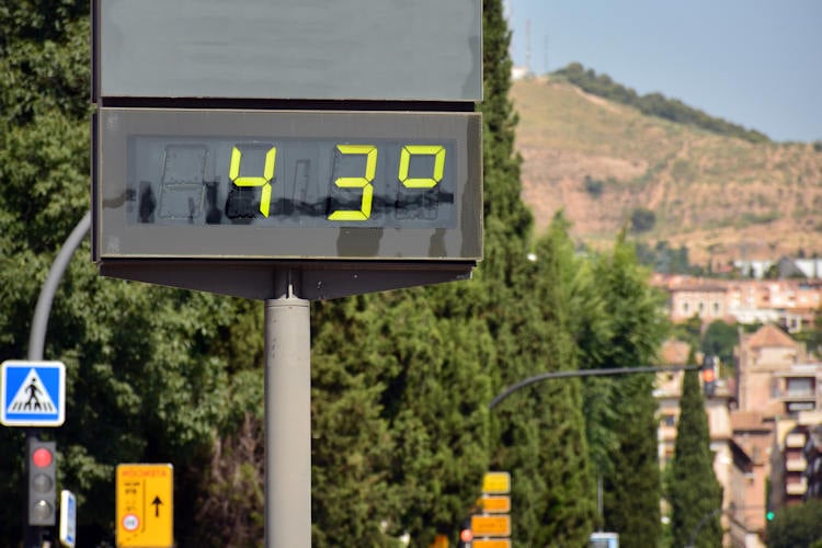 Klimaatontkenners eisen vierde hittegolf: “Drie keer kan nog steeds toeval zijn”